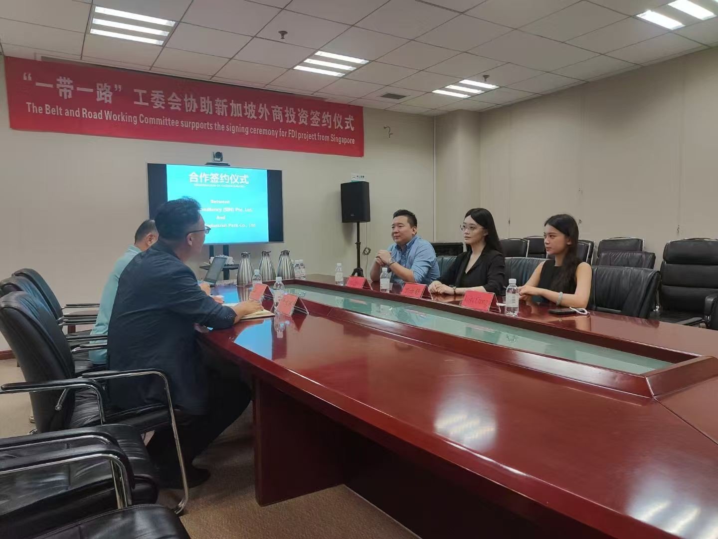 Business meeting for the Singapore exhibition FDI project
