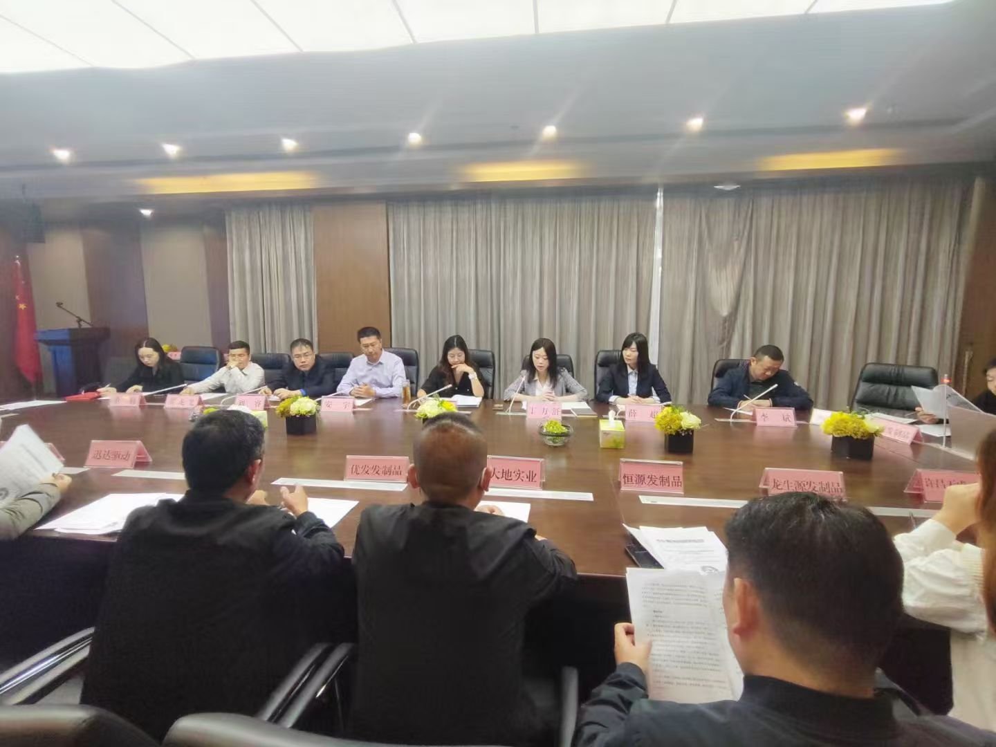 本地发制品企业代表出席宣讲会 | Local wig manufacturing enterprises attending the seminar