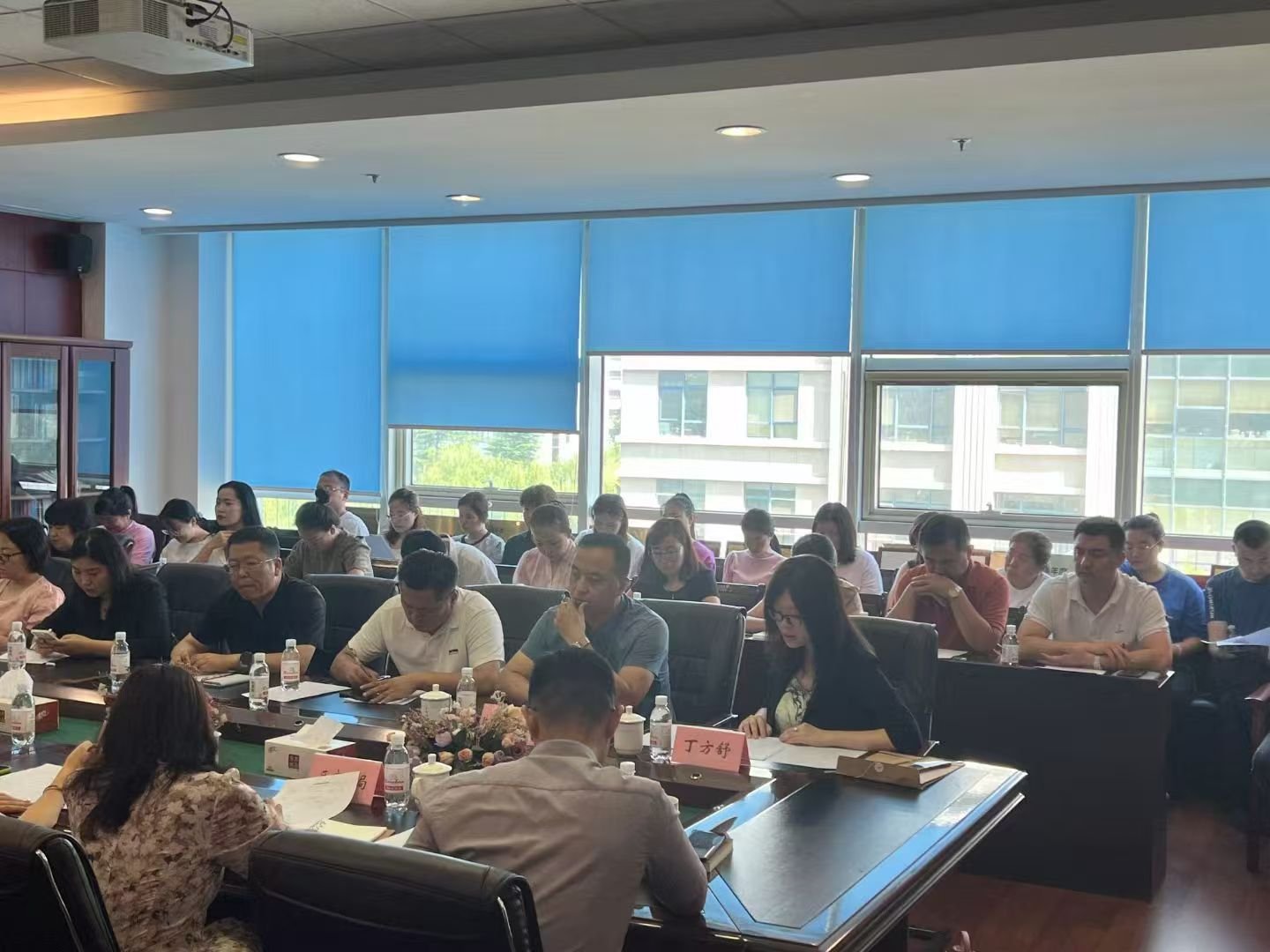 城阳区工艺品产业带出海政策宣讲会现场全景 | Overview of the Chengyang handicraft industry going-global policy seminar venue