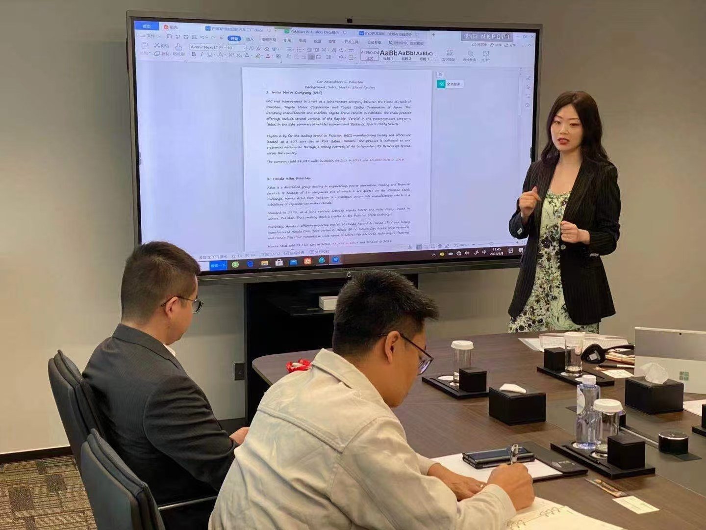 Ms. Diana Ding, CEO of Rheaura Group, briefing the domestic automotive technical team on the investment direction of the Pakistan FDI project