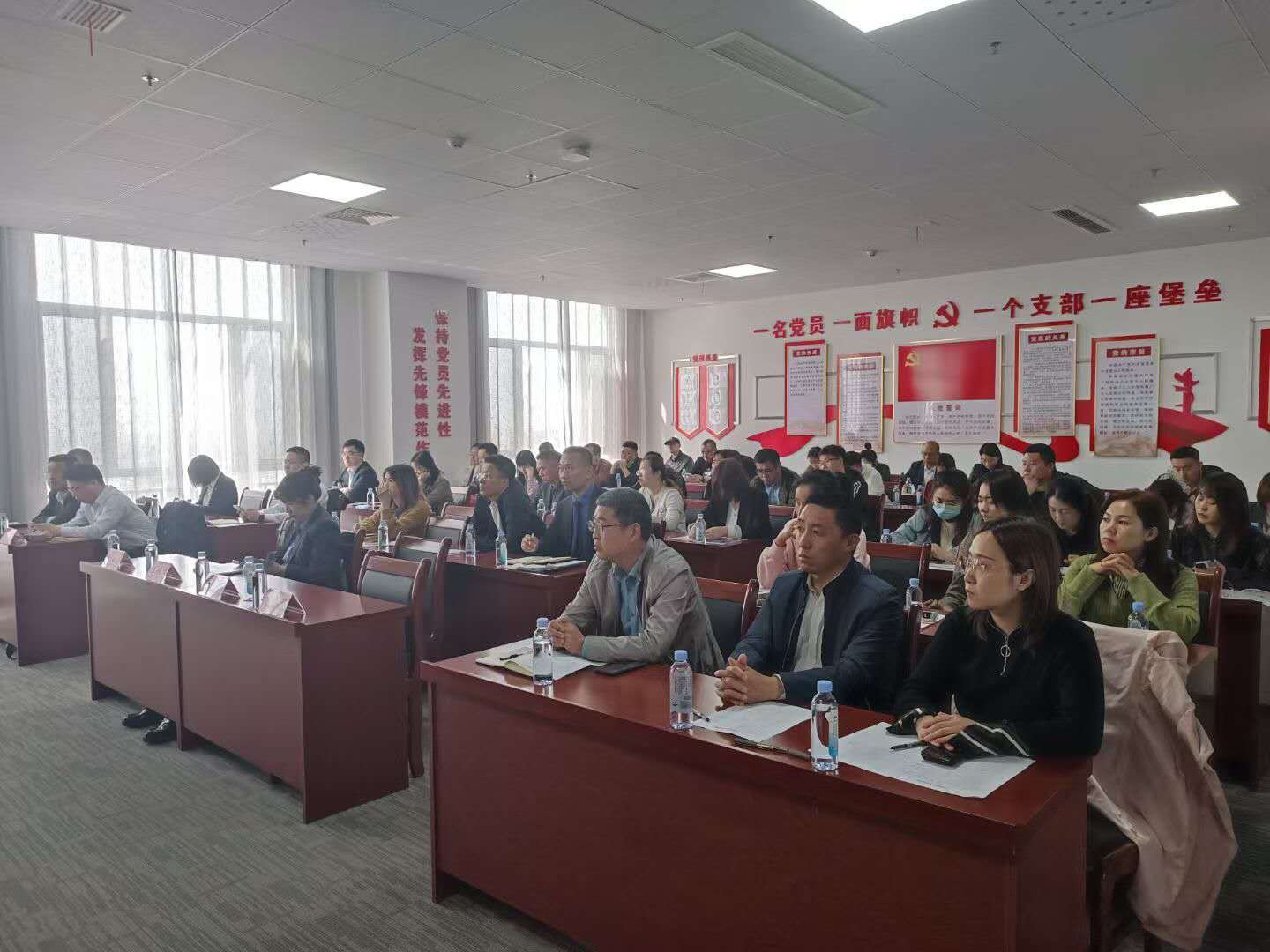 Audience at the Laixi policy briefing for foreign trade enterprises going global, hosted by the Laixi Commerce Bureau